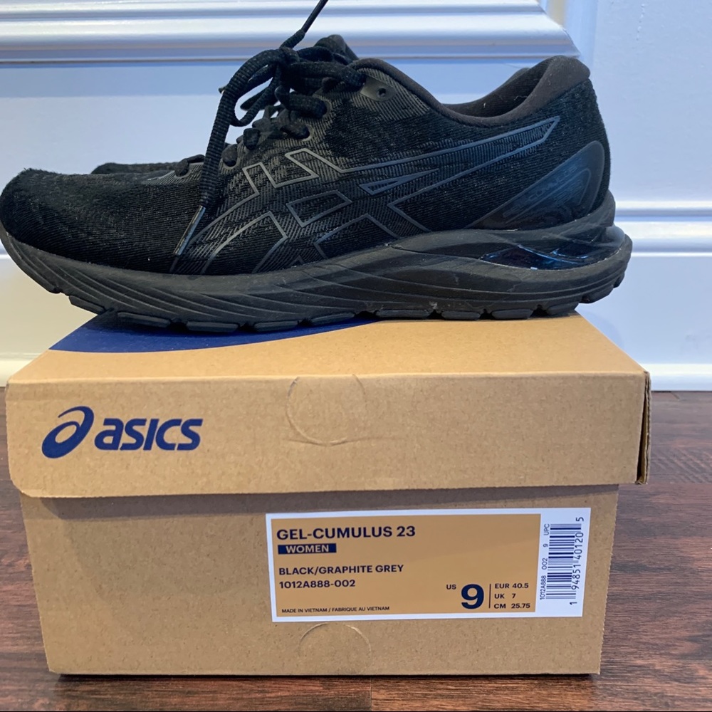 Asics Gel Cumulus 23 running sneakers.Black.size 9